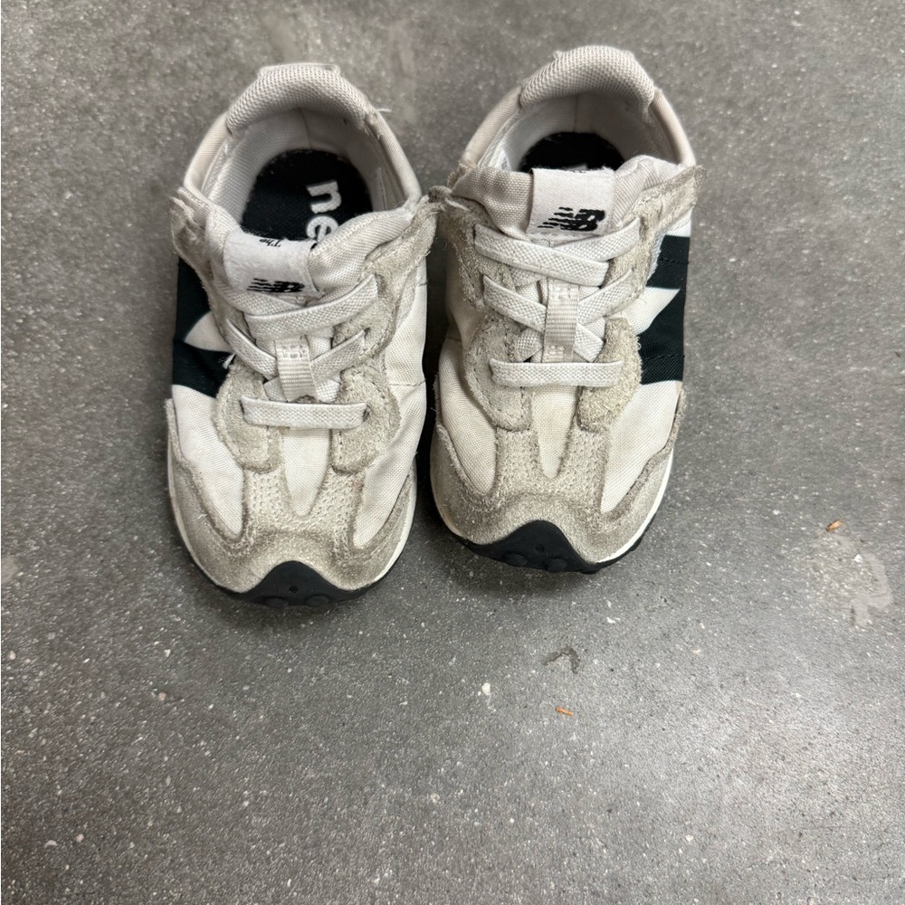 New Balance 327 Kids' white and Black Sneakers